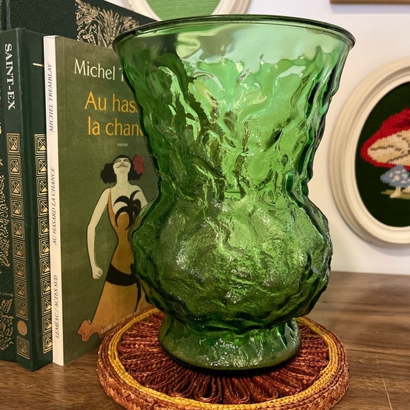 Vintage Green Textured Glass Vase – Mid-Century Style - Picture 10 of 14